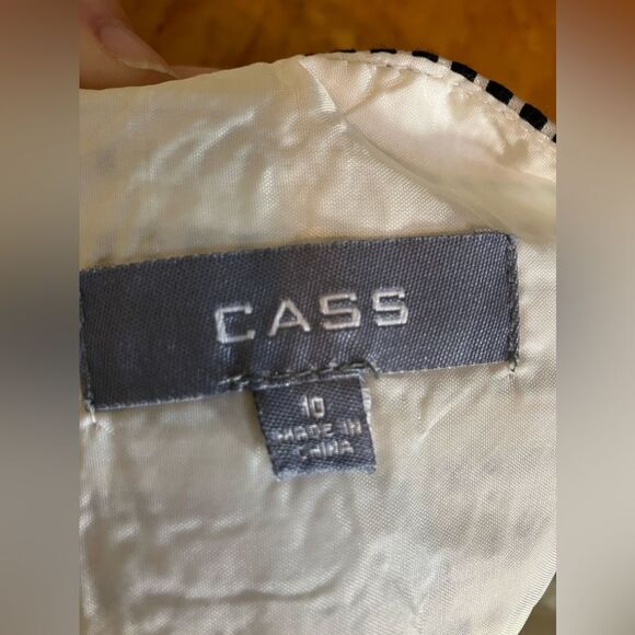 Cass, mini skirt, black/white pattern with bow detail, excellent condition, 10 - Picture 3 of 3